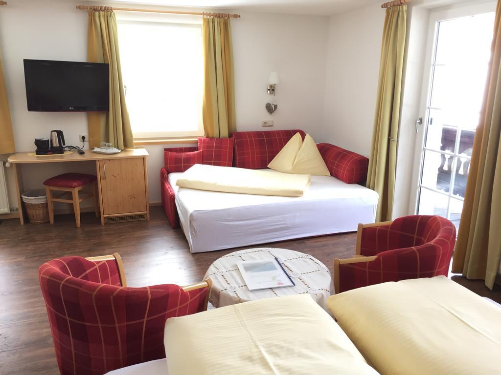 Hotel Garni Gruenmoos Sankt Jakob in Defereggen Dış mekan fotoğraf